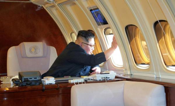 Kim Jong Un 'vi hành': Nhà máy xà phòng, nông trại cá và những chiếc balo màu hồng Kim Jong Un 'vi hành': Nhà máy xà phòng, nông trại cá và những chiếc balo màu hồng