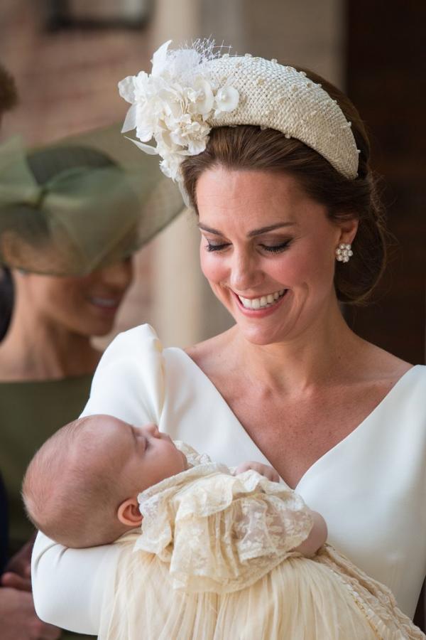 Chỉ mới 3 tuổi nhưng Công chúa Charlotte đã có giá trị thương hiệu hàng tỷ bảng Anh Chỉ mới 3 tuổi nhưng Công chúa Charlotte đã có giá trị thương hiệu hàng tỷ bảng Anh