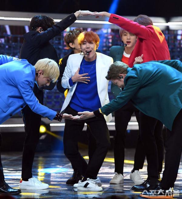 Những lần Google dở hơi cho ra kết quả sai lè về các idol K-Pop Những lần Google dở hơi cho ra kết quả sai lè về các idol K-Pop