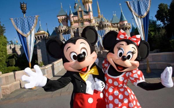 Vì sao nhân viên Disneyland không được dùng một ngón tay để chỉ dẫn khách tham quan? Vì sao nhân viên Disneyland không được dùng một ngón tay để chỉ dẫn khách tham quan?