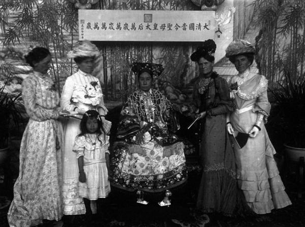 Từ Hi Thái hậu – Người phụ nữ độc ác, tàn nhẫn và thâm hiểm nhất triều đại nhà Thanh Từ Hi Thái hậu – Người phụ nữ độc ác, tàn nhẫn và thâm hiểm nhất triều đại nhà Thanh