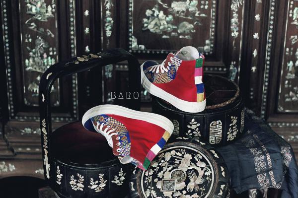 Đôi Converse hoạ tiết cung đình thời Nguyễn có phải là đôi giày ấn tượng nhất mà bạn từng thấy? Đôi Converse hoạ tiết cung đình thời Nguyễn có phải là đôi giày ấn tượng nhất mà bạn từng thấy?