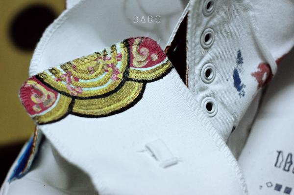 Đôi Converse hoạ tiết cung đình thời Nguyễn có phải là đôi giày ấn tượng nhất mà bạn từng thấy? Đôi Converse hoạ tiết cung đình thời Nguyễn có phải là đôi giày ấn tượng nhất mà bạn từng thấy?