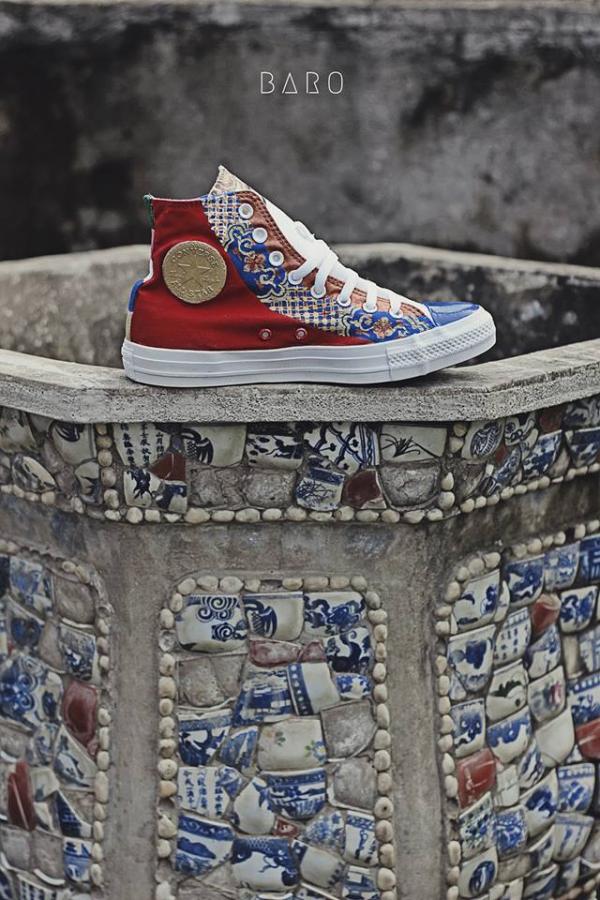 Đôi Converse hoạ tiết cung đình thời Nguyễn có phải là đôi giày ấn tượng nhất mà bạn từng thấy? Đôi Converse hoạ tiết cung đình thời Nguyễn có phải là đôi giày ấn tượng nhất mà bạn từng thấy?