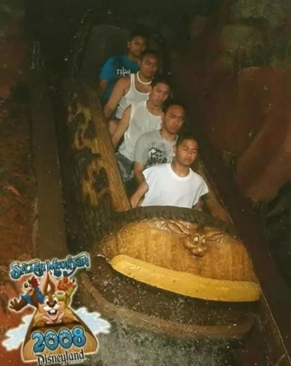 Loạt ảnh thần thái 'không phải dạng vừa đâu' của các 'thánh nhây' khi đi tàu lượn Loạt ảnh thần thái 'không phải dạng vừa đâu' của các 'thánh nhây' khi đi tàu lượn