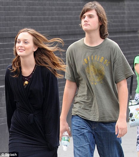 Sao phim 'Gossip Girl': Không sinh ra với vương miện trên đầu nhưng vẫn có thể trở thành nữ hoàng Sao phim 'Gossip Girl': Không sinh ra với vương miện trên đầu nhưng vẫn có thể trở thành nữ hoàng