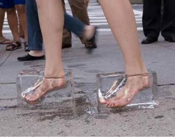 Phong cách xài giày của các 'thánh hoàn cảnh' và 'thánh chế' lầy lội mức nào? Phong cách xài giày của các 'thánh hoàn cảnh' và 'thánh chế' lầy lội mức nào?