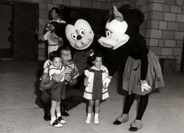 Ngày xưa, liệu Disney Land có thật sự là chốn thần tiên như bây giờ? Ngày xưa, liệu Disney Land có thật sự là chốn thần tiên như bây giờ?