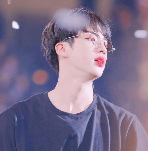 Fans phát hiện thêm bằng chứng cho thấy kiếp trước Jin (BTS) là một quý tộc Fans phát hiện thêm bằng chứng cho thấy kiếp trước Jin (BTS) là một quý tộc