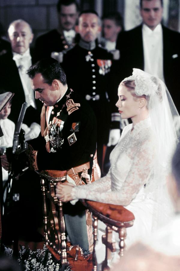 Tài sắc là thế nhưng Grace Kelly phải trả đến 2 triệu USD tiền hồi môn mới được cưới Hoàng tử Monaco Tài sắc là thế nhưng Grace Kelly phải trả đến 2 triệu USD tiền hồi môn mới được cưới Hoàng tử Monaco