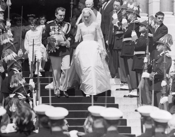 Tài sắc là thế nhưng Grace Kelly phải trả đến 2 triệu USD tiền hồi môn mới được cưới Hoàng tử Monaco Tài sắc là thế nhưng Grace Kelly phải trả đến 2 triệu USD tiền hồi môn mới được cưới Hoàng tử Monaco