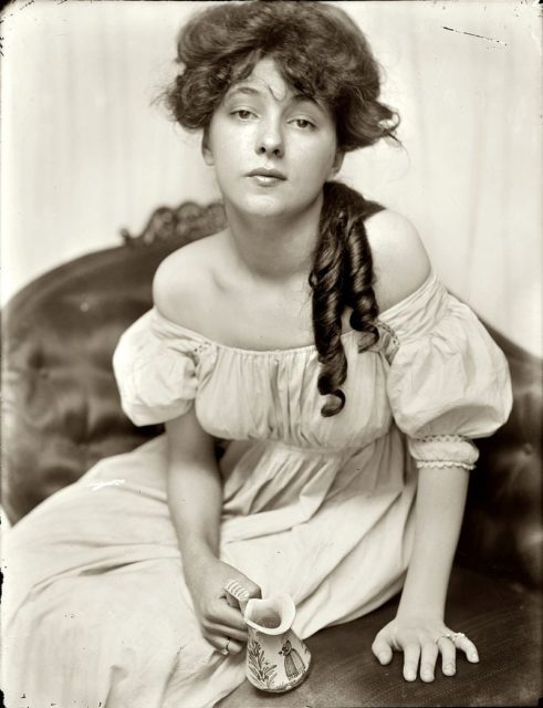Evelyn Nesbit: Nổi danh vì nhan sắc trời ban và cuộc tình tay ba gây án mạng trong lịch sử Evelyn Nesbit: Nổi danh vì nhan sắc trời ban và cuộc tình tay ba gây án mạng trong lịch sử
