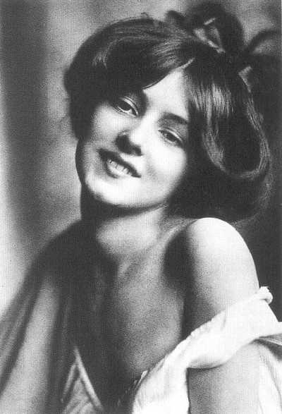 Evelyn Nesbit: Nổi danh vì nhan sắc trời ban và cuộc tình tay ba gây án mạng trong lịch sử Evelyn Nesbit: Nổi danh vì nhan sắc trời ban và cuộc tình tay ba gây án mạng trong lịch sử