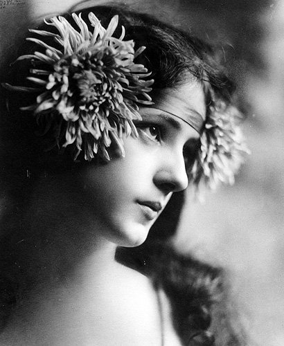 Evelyn Nesbit: Nổi danh vì nhan sắc trời ban và cuộc tình tay ba gây án mạng trong lịch sử Evelyn Nesbit: Nổi danh vì nhan sắc trời ban và cuộc tình tay ba gây án mạng trong lịch sử