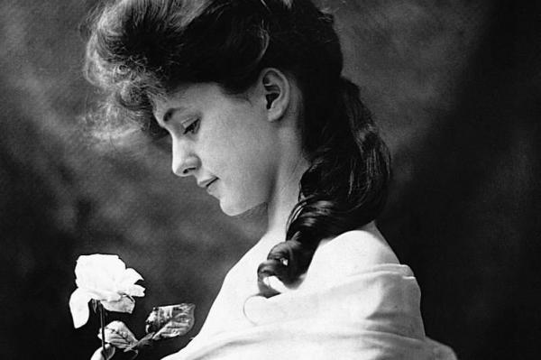Evelyn Nesbit: Nổi danh vì nhan sắc trời ban và cuộc tình tay ba gây án mạng trong lịch sử Evelyn Nesbit: Nổi danh vì nhan sắc trời ban và cuộc tình tay ba gây án mạng trong lịch sử