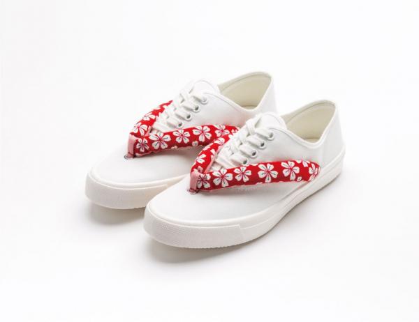 Giày sneaker 'lai' dép gỗ Nhật Bản đang 'làm mưa làm gió' trên các trang bán hàng trực tuyến Giày sneaker 'lai' dép gỗ Nhật Bản đang 'làm mưa làm gió' trên các trang bán hàng trực tuyến