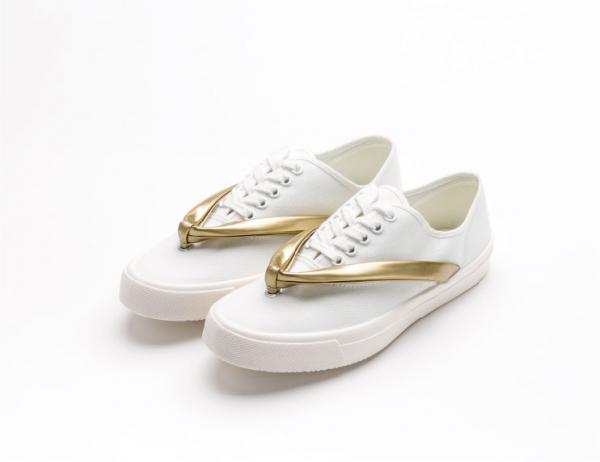 Giày sneaker 'lai' dép gỗ Nhật Bản đang 'làm mưa làm gió' trên các trang bán hàng trực tuyến Giày sneaker 'lai' dép gỗ Nhật Bản đang 'làm mưa làm gió' trên các trang bán hàng trực tuyến