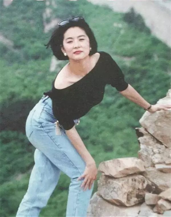 'Rửa mắt' với phong cách thời trang đỉnh cao của các đại mỹ nhân Hồng Kông thập niên 90 'Rửa mắt' với phong cách thời trang đỉnh cao của các đại mỹ nhân Hồng Kông thập niên 90