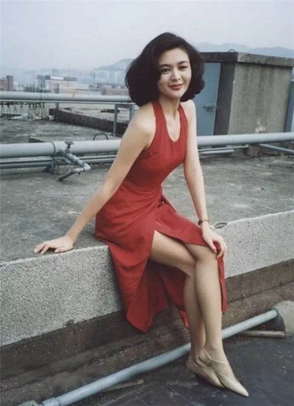 'Rửa mắt' với phong cách thời trang đỉnh cao của các đại mỹ nhân Hồng Kông thập niên 90 'Rửa mắt' với phong cách thời trang đỉnh cao của các đại mỹ nhân Hồng Kông thập niên 90