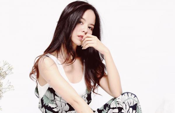 Ngôi sao nhạc Pop Thái Lan đệ đơn kiện bệnh viện Hàn vì suýt chết sau ca phẫu thuật nâng ngực Ngôi sao nhạc Pop Thái Lan đệ đơn kiện bệnh viện Hàn vì suýt chết sau ca phẫu thuật nâng ngực