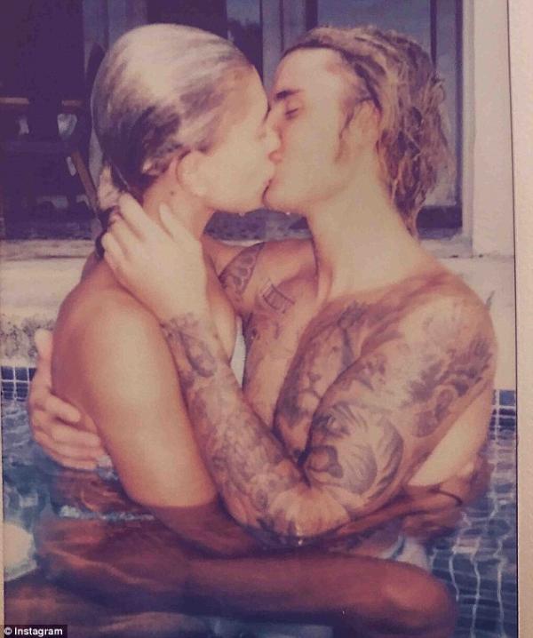 Justin Bieber hạnh phúc hôn Hailey Baldwin, Selena Gomez cũng vui bên tình mới? Justin Bieber hạnh phúc hôn Hailey Baldwin, Selena Gomez cũng vui bên tình mới?