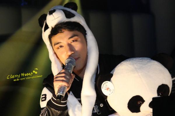 20 chi tiết thú vị ẩn chứa trong MV 'Where R U From' của Seungri (Big Bang) 20 chi tiết thú vị ẩn chứa trong MV 'Where R U From' của Seungri (Big Bang)