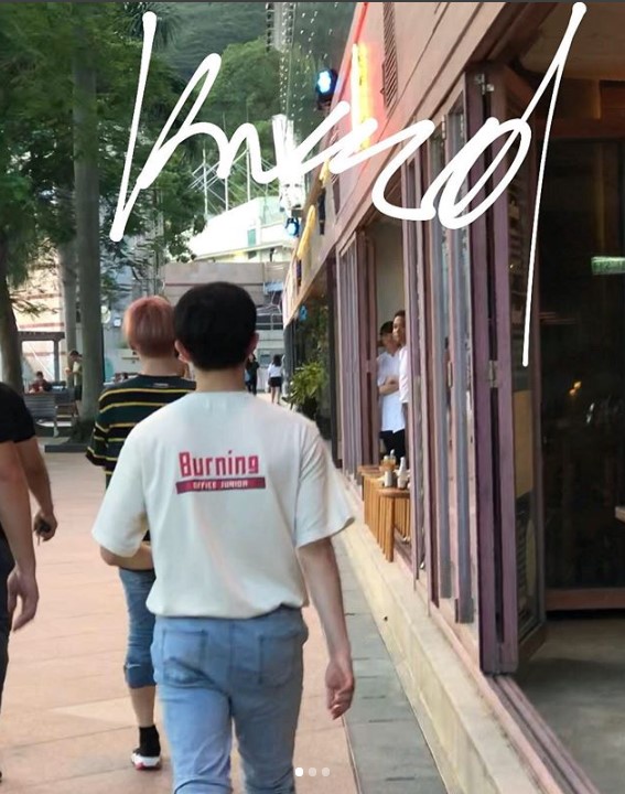 Fan cuồng dùng tiền mua chuộc nhân viên khách sạn để lẻn vào phòng Wanna One quay phim Fan cuồng dùng tiền mua chuộc nhân viên khách sạn để lẻn vào phòng Wanna One quay phim
