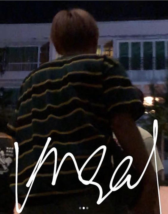 Fan cuồng dùng tiền mua chuộc nhân viên khách sạn để lẻn vào phòng Wanna One quay phim Fan cuồng dùng tiền mua chuộc nhân viên khách sạn để lẻn vào phòng Wanna One quay phim