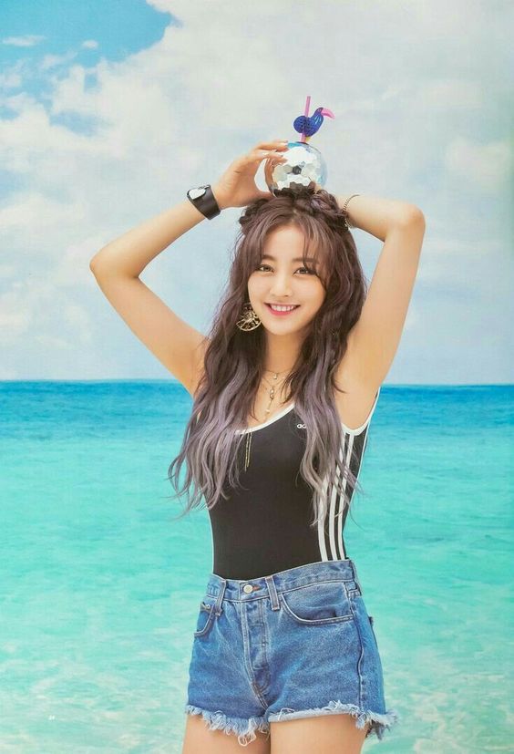 Ngỡ ngàng trước loạt ảnh xinh như thiên thần của Jihyo (TWICE) cách đây một thập kỷ Ngỡ ngàng trước loạt ảnh xinh như thiên thần của Jihyo (TWICE) cách đây một thập kỷ