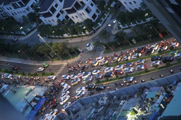 Landmark cao tận 81 tầng nhưng ý thức của người đến tham quan lại không cao như vậy Landmark cao tận 81 tầng nhưng ý thức của người đến tham quan lại không cao như vậy