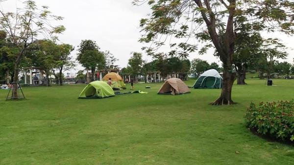 Landmark cao tận 81 tầng nhưng ý thức của người đến tham quan lại không cao như vậy Landmark cao tận 81 tầng nhưng ý thức của người đến tham quan lại không cao như vậy