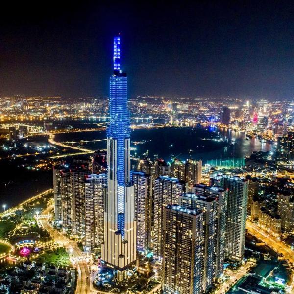 Landmark cao tận 81 tầng nhưng ý thức của người đến tham quan lại không cao như vậy Landmark cao tận 81 tầng nhưng ý thức của người đến tham quan lại không cao như vậy