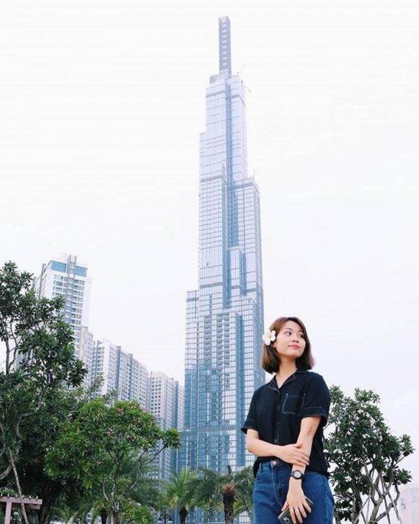 Landmark cao tận 81 tầng nhưng ý thức của người đến tham quan lại không cao như vậy Landmark cao tận 81 tầng nhưng ý thức của người đến tham quan lại không cao như vậy