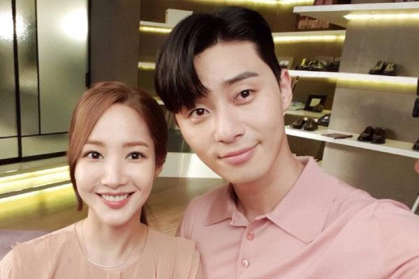 Cách yêu kì lạ của Park Seo Joon đã 'âm thầm' tố cáo danh sách người tình toàn mỹ nữ của anh chàng Cách yêu kì lạ của Park Seo Joon đã 'âm thầm' tố cáo danh sách người tình toàn mỹ nữ của anh chàng