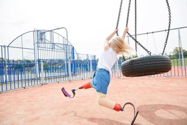'Thiên thần nhỏ' 7 tuổi cụt hai chân truyền cảm hứng cho giới thời trang thế giới 'Thiên thần nhỏ' 7 tuổi cụt hai chân truyền cảm hứng cho giới thời trang thế giới