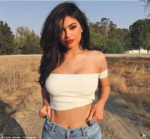 Chàng trai chi 430 triệu VNĐ để có môi tều giống Kylie Jenner nhưng kết quả sai quá sai Chàng trai chi 430 triệu VNĐ để có môi tều giống Kylie Jenner nhưng kết quả sai quá sai