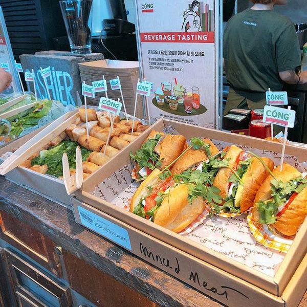 Người Việt hào hứng khi quán cà phê đậm chất Việt Nam xuất hiện trên đất Hàn Người Việt hào hứng khi quán cà phê đậm chất Việt Nam xuất hiện trên đất Hàn