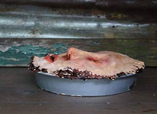 Bánh treo tường hình mặt người đáng sợ, chỉ nhìn cũng đã nuốt không trôi Bánh treo tường hình mặt người đáng sợ, chỉ nhìn cũng đã nuốt không trôi