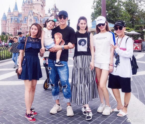 Chuyện tình như mơ của gái một con đình đám Cbiz và chàng sinh viên đẹp trai kém 11 tuổi Chuyện tình như mơ của gái một con đình đám Cbiz và chàng sinh viên đẹp trai kém 11 tuổi