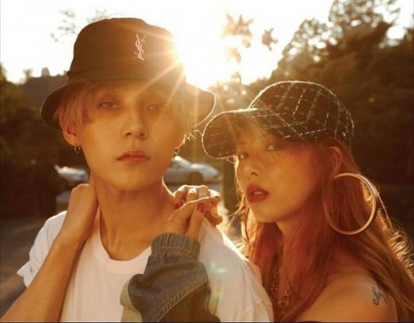 Mặc kệ công ty phủ nhận, HyunA và E’Dawn (PENTAGON) chính thức xác nhận đã hẹn hò gần 2 năm Mặc kệ công ty phủ nhận, HyunA và E’Dawn (PENTAGON) chính thức xác nhận đã hẹn hò gần 2 năm