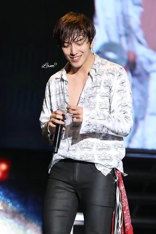 Bạn có biết, nam thần K-Pop đổ mồ hôi là cảnh tượng sexy nhất trên đời? Bạn có biết, nam thần K-Pop đổ mồ hôi là cảnh tượng sexy nhất trên đời?