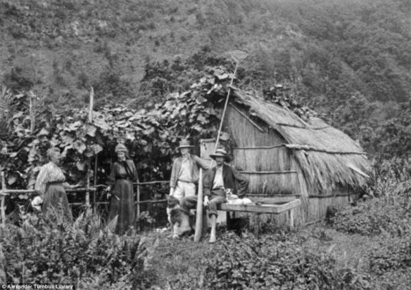 Cuộc đời kì lạ của Robinson phiên bản người thật: 16 tuổi giã từ đất liền, chọn sống 35 năm cùng gia đình ở đảo hoang Cuộc đời kì lạ của Robinson phiên bản người thật: 16 tuổi giã từ đất liền, chọn sống 35 năm cùng gia đình ở đảo hoang