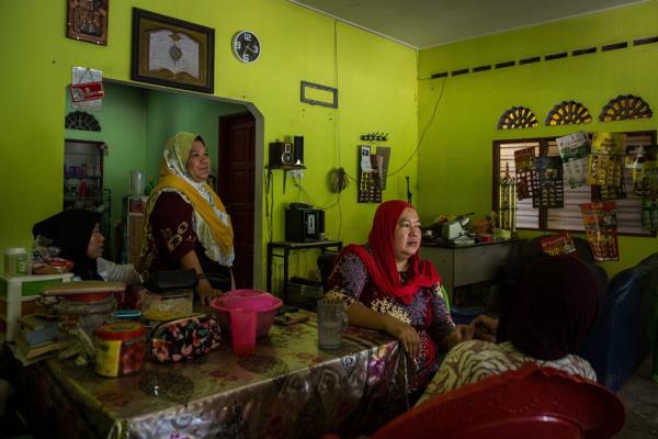 Từ bạn thân thành mẹ kế: Câu chuyện khó tin tưởng chỉ có trong phim ảnh lại xảy ra ở Malaysia Từ bạn thân thành mẹ kế: Câu chuyện khó tin tưởng chỉ có trong phim ảnh lại xảy ra ở Malaysia