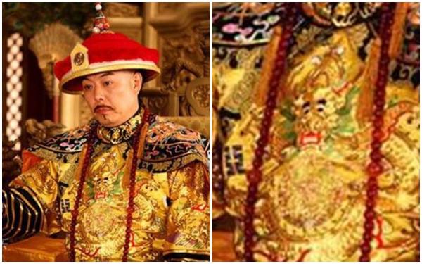 'Chết cười' với biểu cảm ngốc nghếch của những chú rồng trên long bào Hoàng đế 'Chết cười' với biểu cảm ngốc nghếch của những chú rồng trên long bào Hoàng đế