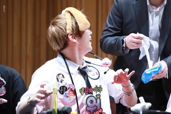 Tìm khắp K-Pop không thấy ai 'sủng ái', chiều chuộng Wanna One hơn anh vệ sĩ Tìm khắp K-Pop không thấy ai 'sủng ái', chiều chuộng Wanna One hơn anh vệ sĩ