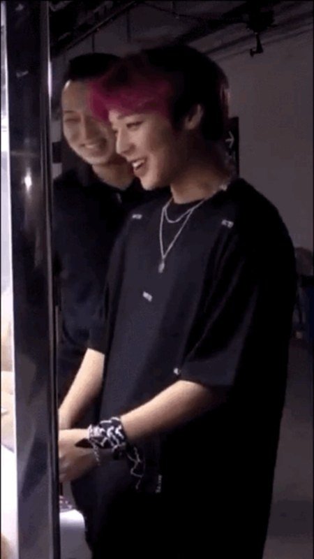Tìm khắp K-Pop không thấy ai 'sủng ái', chiều chuộng Wanna One hơn anh vệ sĩ Tìm khắp K-Pop không thấy ai 'sủng ái', chiều chuộng Wanna One hơn anh vệ sĩ
