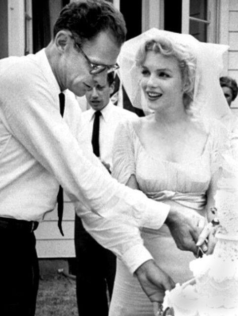 Danh sách những người Marilyn Monroe muốn có 'tình một đêm': không một ai dưới 50 tuổi Danh sách những người Marilyn Monroe muốn có 'tình một đêm': không một ai dưới 50 tuổi