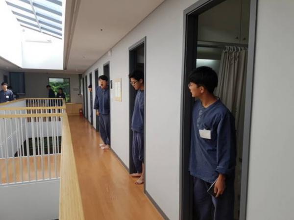 Ở vùng đất nghiện làm việc như xứ Hàn thì việc đi tù chẳng khác nào nghỉ dưỡng Ở vùng đất nghiện làm việc như xứ Hàn thì việc đi tù chẳng khác nào nghỉ dưỡng