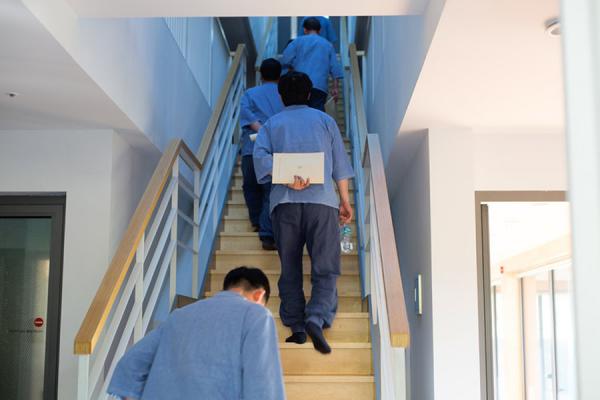 Ở vùng đất nghiện làm việc như xứ Hàn thì việc đi tù chẳng khác nào nghỉ dưỡng Ở vùng đất nghiện làm việc như xứ Hàn thì việc đi tù chẳng khác nào nghỉ dưỡng