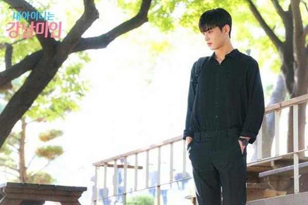 Dù biết Cha Eun Woo mặc gì cũng đẹp, fans vẫn hoảng khi 'bóc giá' loạt đồ hiệu của anh chàng trong phim mới Dù biết Cha Eun Woo mặc gì cũng đẹp, fans vẫn hoảng khi 'bóc giá' loạt đồ hiệu của anh chàng trong phim mới